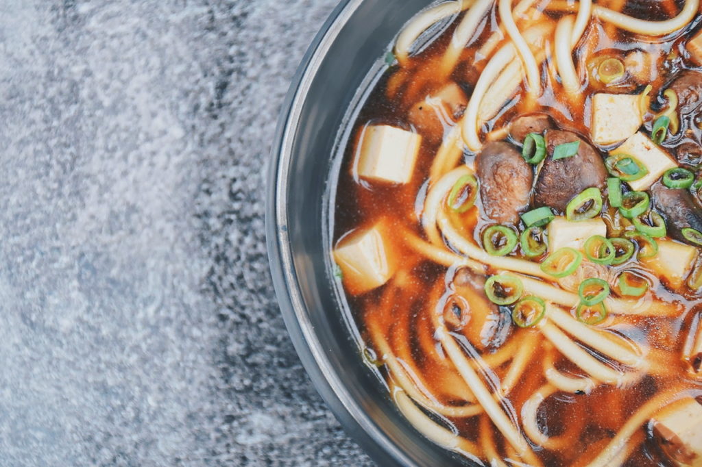 Bio Miso Suppe mit Udon Nudeln und Shiitake Pilze - thefashiontaste.com